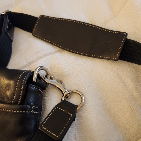 Vintage Coach Sml Black Leather Crossbody With Buckle On Front Flap - Picture 10 of 10